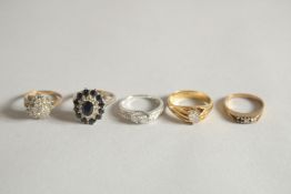FIVE VARIOUS GOLD RINGS.