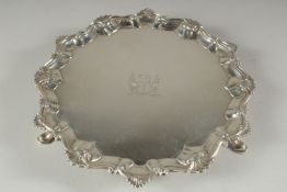 A GOOD GEORGE II SILVER SALVER with shell border, 8.5ins diameter. London 1759. Maker: Richard Ruel.