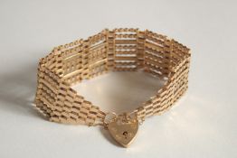 A 9CT GOLD BRACELET. 10gms.