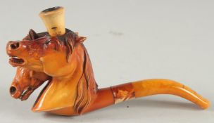 A GOOD MEERSCHAUM CHEROOT HOLDER carved as two horses' heads. 7cm long, 7cm deep with amber mouth