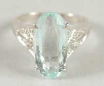 AN 18CT WHTIE GOLD AQUAMARINE AND DIAMOND CLUSTER RING.