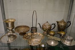 A quantity of plated items.