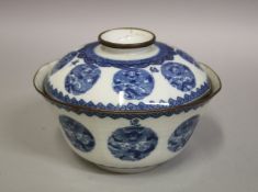 A 19TH CENTURY CHINESE BLUE AND WHITE PORCELAIN BOWL AND COVER, 17cm wide.