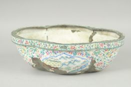 A CHINESE ENAMELLED QUATREFOIL PLANTER, (af).