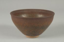 A CHINESE JIAN WARE POTTERY BOWL, 12.5cm diameter.