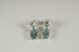 A PAINTED 9CT GOLD TOPAZ DROP EARRINGS.