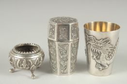 A CHINESE DRAGON BEAKER, A SALT AND A BOX OF COUNTERS. (3).