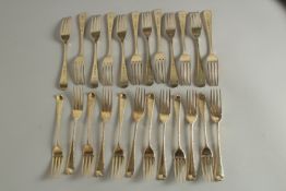 A GOOD SET OF 24 GEORGE III SILVER GILT FEATHER EDGE DESSERT FORKS. London 1813. Maker: G. S. & W.