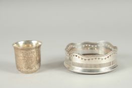 A SILVER WINE BOTTLE COASTER, 5in diameter, together with a Continental beaker, stamped 99 (2).