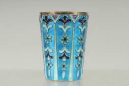 A RUSSIAN SILVER AND ENAMEL VODKA TOT. 4.5cm high. Weight: 26gms.
