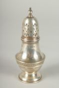 A SILVER PEPPER POT. Birmingham, 1908.