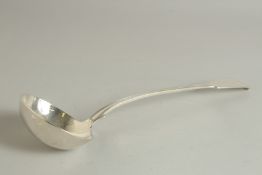 A GEORGE IV SILVER FIDDLE PATTERN SOUP LADLE London 1823. Maker: W. Chawner.