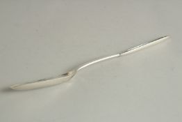 A GEORGE III SILVER MARROW SCOOP. London 1780. Maker: George Smith..