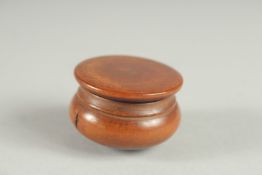A PAIR OF DICE in a treen circular box and cover. 1.25ins diameter.