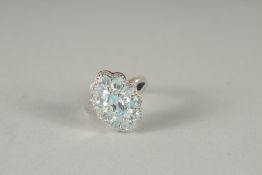A SILVER AQUAMARINE OVAL CLUSTER RING.
