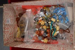 A quantity of bijouterie.