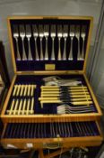 An oak cased canteen of cutlery.