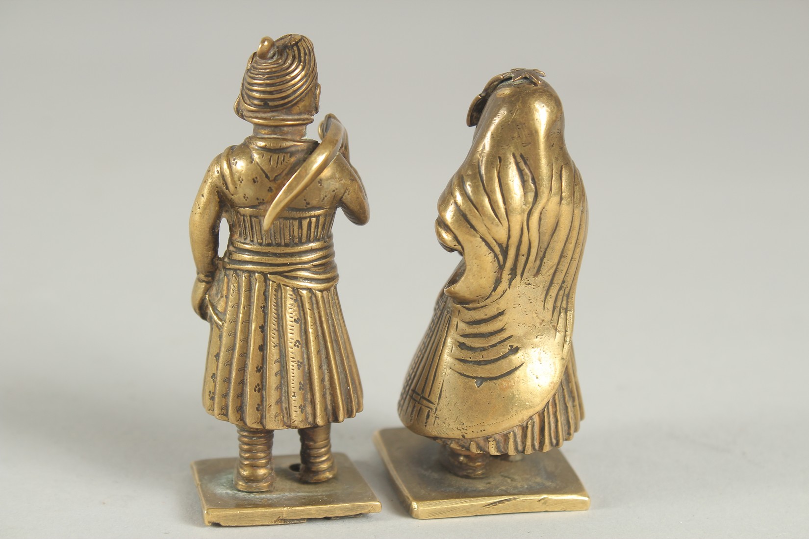 TWO EARLY 19TH CENTURY INDIAN BRASS CHESS PIECES, of a male and female, tallest 7cm high. - Image 3 of 8