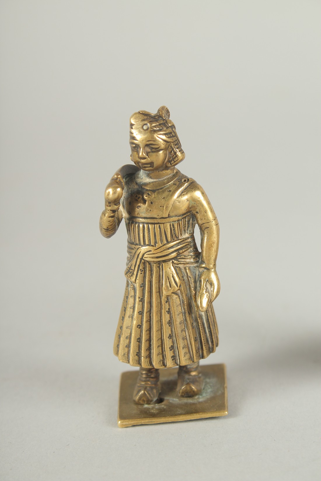 TWO EARLY 19TH CENTURY INDIAN BRASS CHESS PIECES, of a male and female, tallest 7cm high. - Image 5 of 8