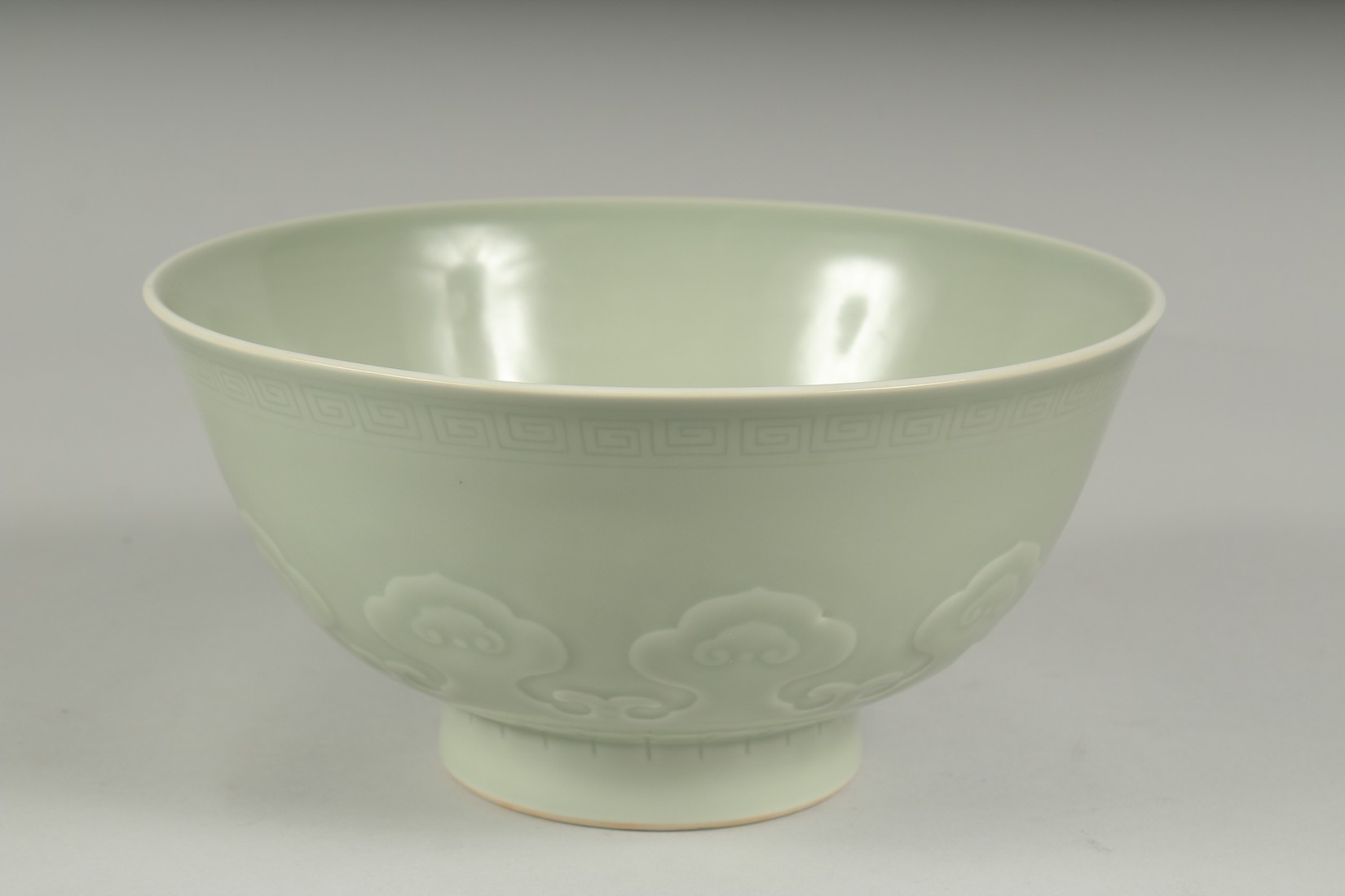 A LARGE CHINESE CELADON GLAZE PORCELAIN BOWL - POSSIBLY REPUBLIC PERIOD, the exterior with a band of - Image 2 of 6