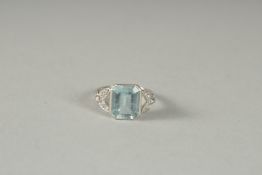 A PLATINUM RECTANGULAR AQUAMARINE AND DIAMOND RING.