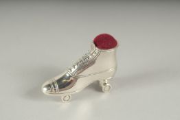 A SILVER ROLLER SKATE PIN CUSHION. 3.5cm