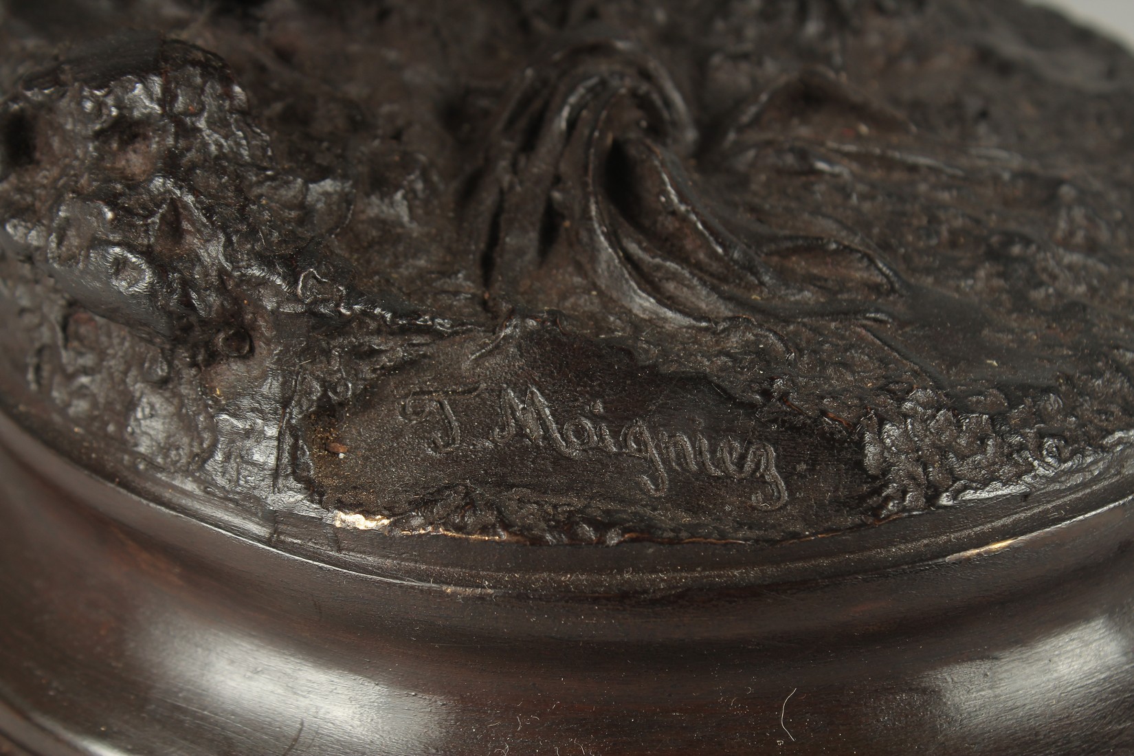 JULES MOIGNEZ (1815 - 1894). A SUPERB BRONZE OF AN EAGLE, WINGS OUTSTRETCHED with prey in it's claw. - Image 3 of 6