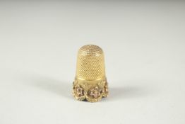 AN 18CT GOLD PRITTY THIMBLE.