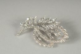 A GOOD 18CT WHITE GOLD DIAMOND SPRAY BROOCH.