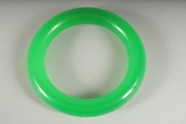 AN APPLE GREEN BANGLE. 3.25ins diameter.