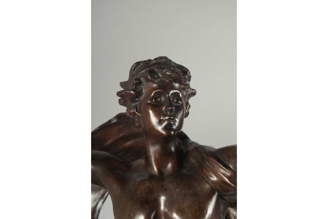 LOUIS AUGUSTE MOREAU (1855 -1919). "LE TRIOMPHE" A SUPERB LARGE BRONZE OF A CLASSICAL FIGURE holding - Image 2 of 8