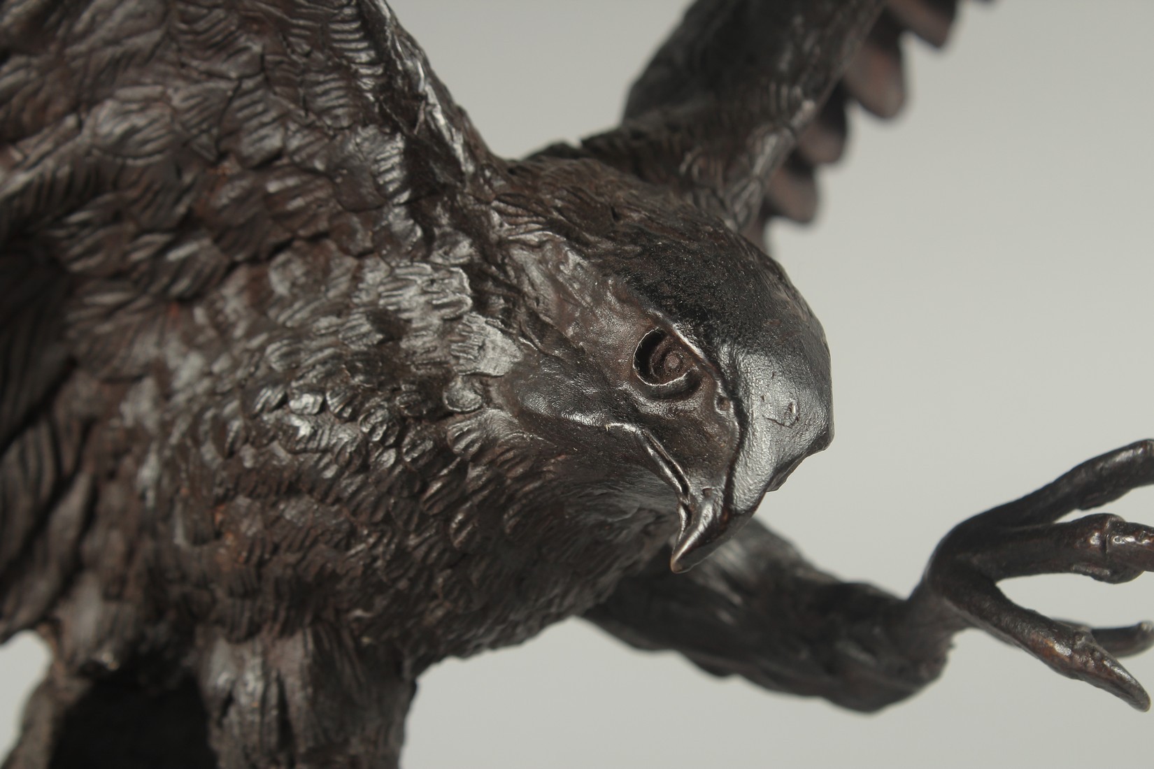 JULES MOIGNEZ (1815 - 1894). A SUPERB BRONZE OF AN EAGLE, WINGS OUTSTRETCHED with prey in it's claw. - Image 2 of 6