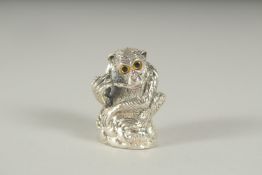 A SILVER MONKEY PIN CUSHION. 3cm.