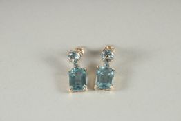A PAINTED 9CT GOLD TOPAZ DROP EARRINGS.