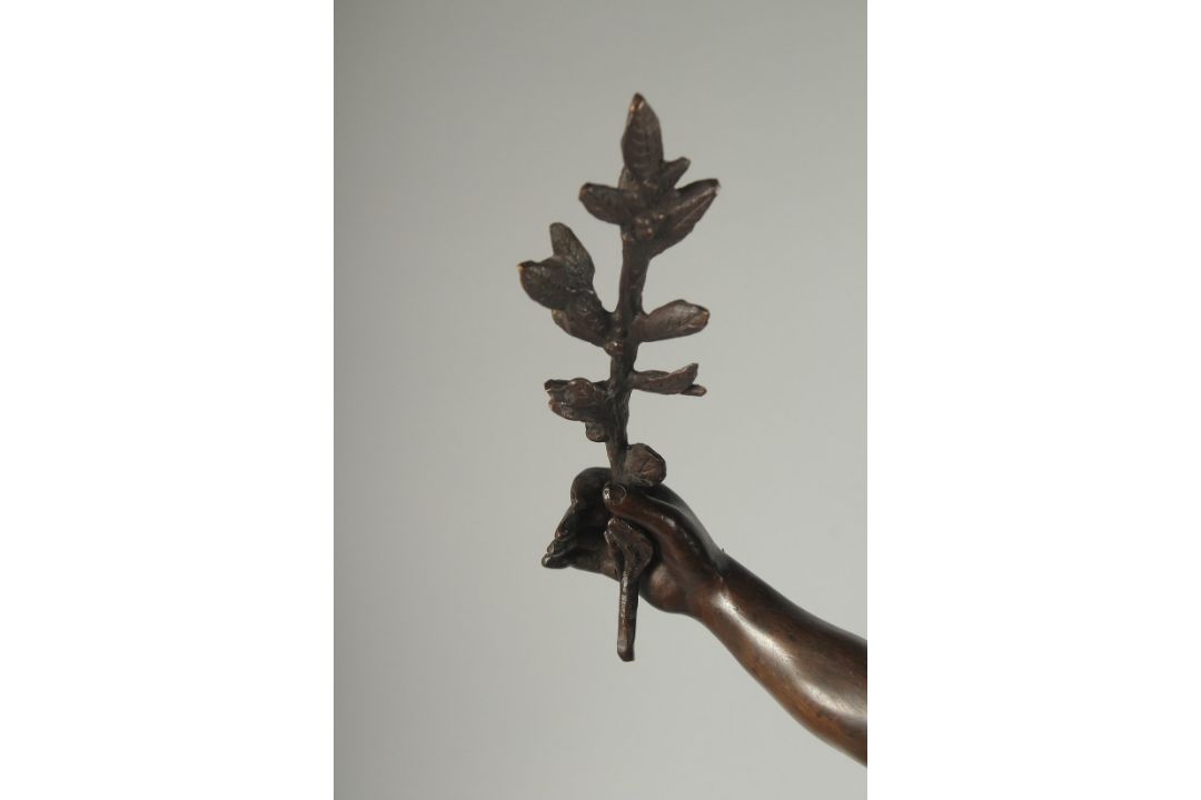 LOUIS AUGUSTE MOREAU (1855 -1919). "LE TRIOMPHE" A SUPERB LARGE BRONZE OF A CLASSICAL FIGURE holding - Image 3 of 8