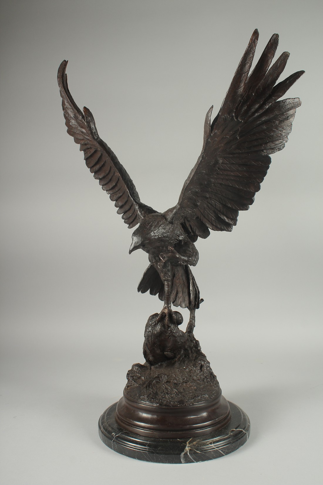 JULES MOIGNEZ (1815 - 1894). A SUPERB BRONZE OF AN EAGLE, WINGS OUTSTRETCHED with prey in it's claw. - Image 6 of 6