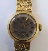 9ct gold ladies Accurist watch - total weight (without workings) 8.4g - with box (damaged and