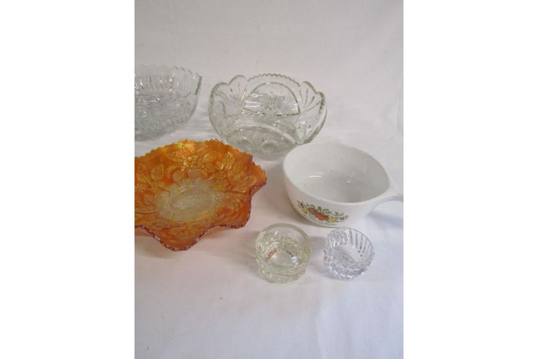 Collection of glass bowls, orange Carnival ware bowl and vintage cooking bowls and pan - Image 4 of 4