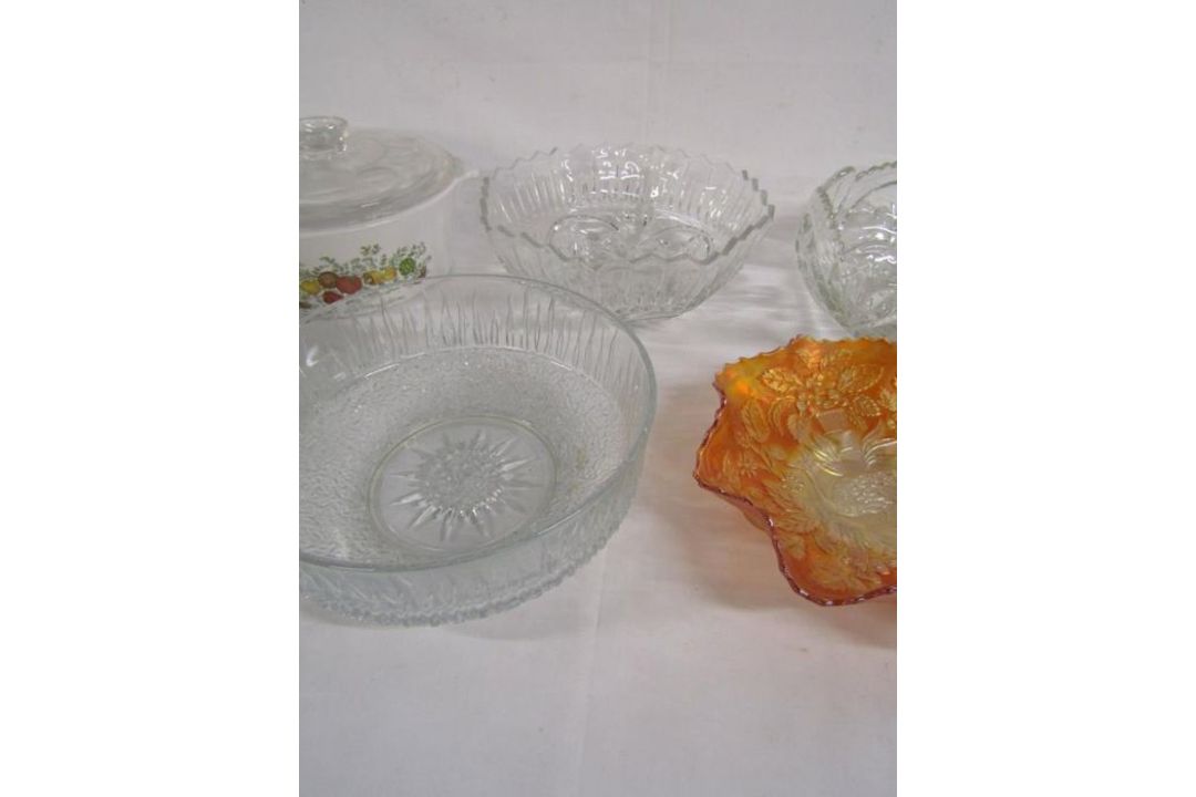 Collection of glass bowls, orange Carnival ware bowl and vintage cooking bowls and pan - Image 3 of 4