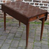 Georgian Pembroke table, with split to drop leaf