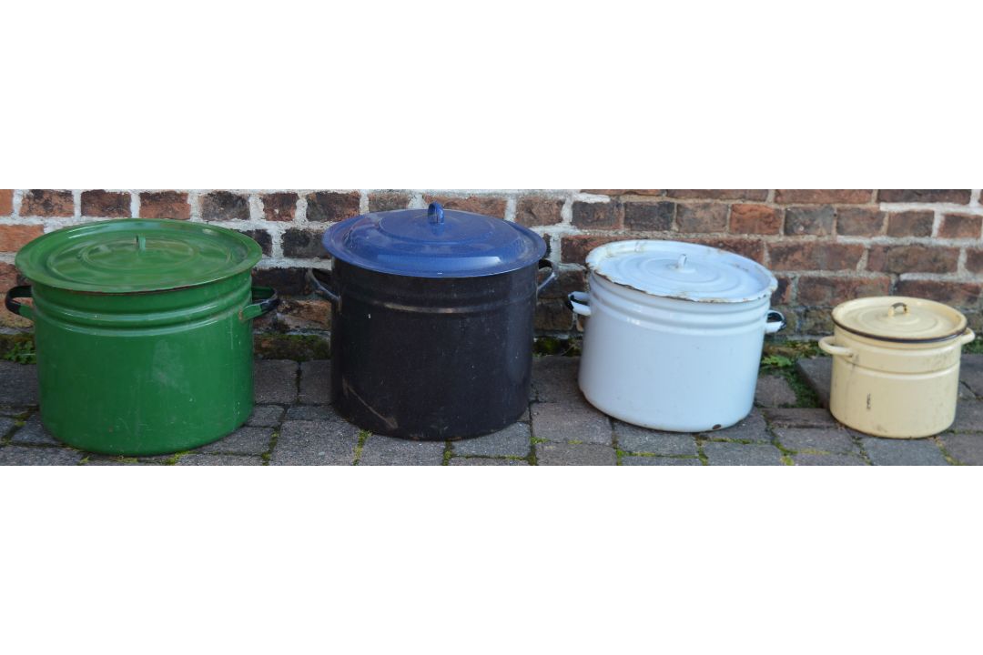 3 large enamel pots and one smaller - Image 1 of 2