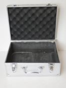 A small flight case 31 x 25 x 14cm.