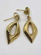 A pair of yellow metal earrings having 9ct gold butterfly backs, 0.5g.