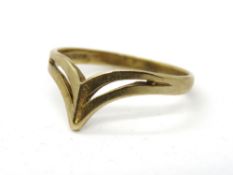A 9ct gold wishbone ring, hallmarked 375, size O, 1.6g.