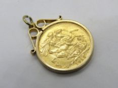 A 22ct gold 1915 George V full sovereign, 8g, in 9ct gold hallmarked loose fit frame,