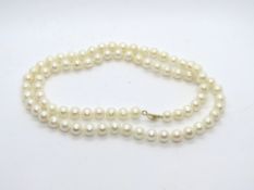 A white pearl necklace having 9ct gold clasp.