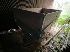 A superb and dry-stored 3 tonne tipping grain trailer with side extensions