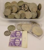 A quantity of assorted coinage including commemorative coins,