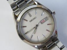 A stainless steel Seiko wrist watch having white dial with day and date apertures,