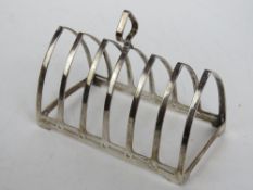 A hallmarked silver toast rack, HM for Birmingham, 85.9g / 2.77ozt.
